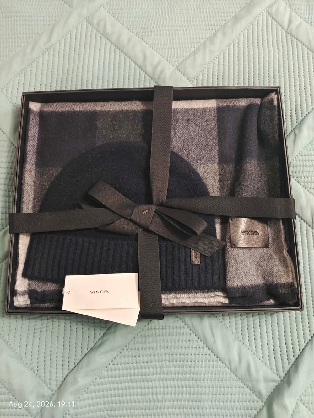 NWT VINCE Men’s Navy Beanie & Gray Plaid Scarf Gift Set Wool Cashmere Blend